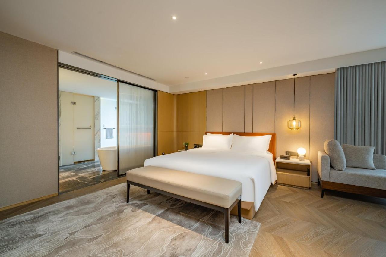 Huaxia By Ihg - Overlooking Scenery At Sky View Restaurant Hotel