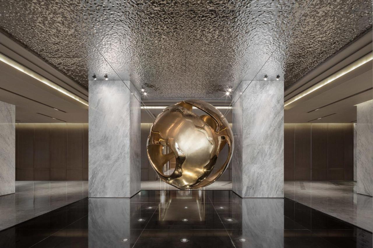 Huaxia By Ihg - Overlooking Scenery At Sky View Restaurant 4* Shanghai