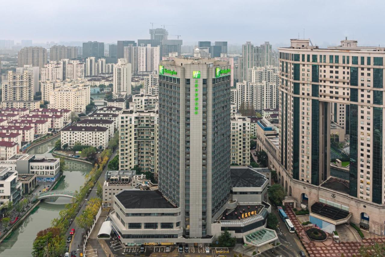Huaxia By Ihg - Overlooking Scenery At Sky View Restaurant 4* Shanghai