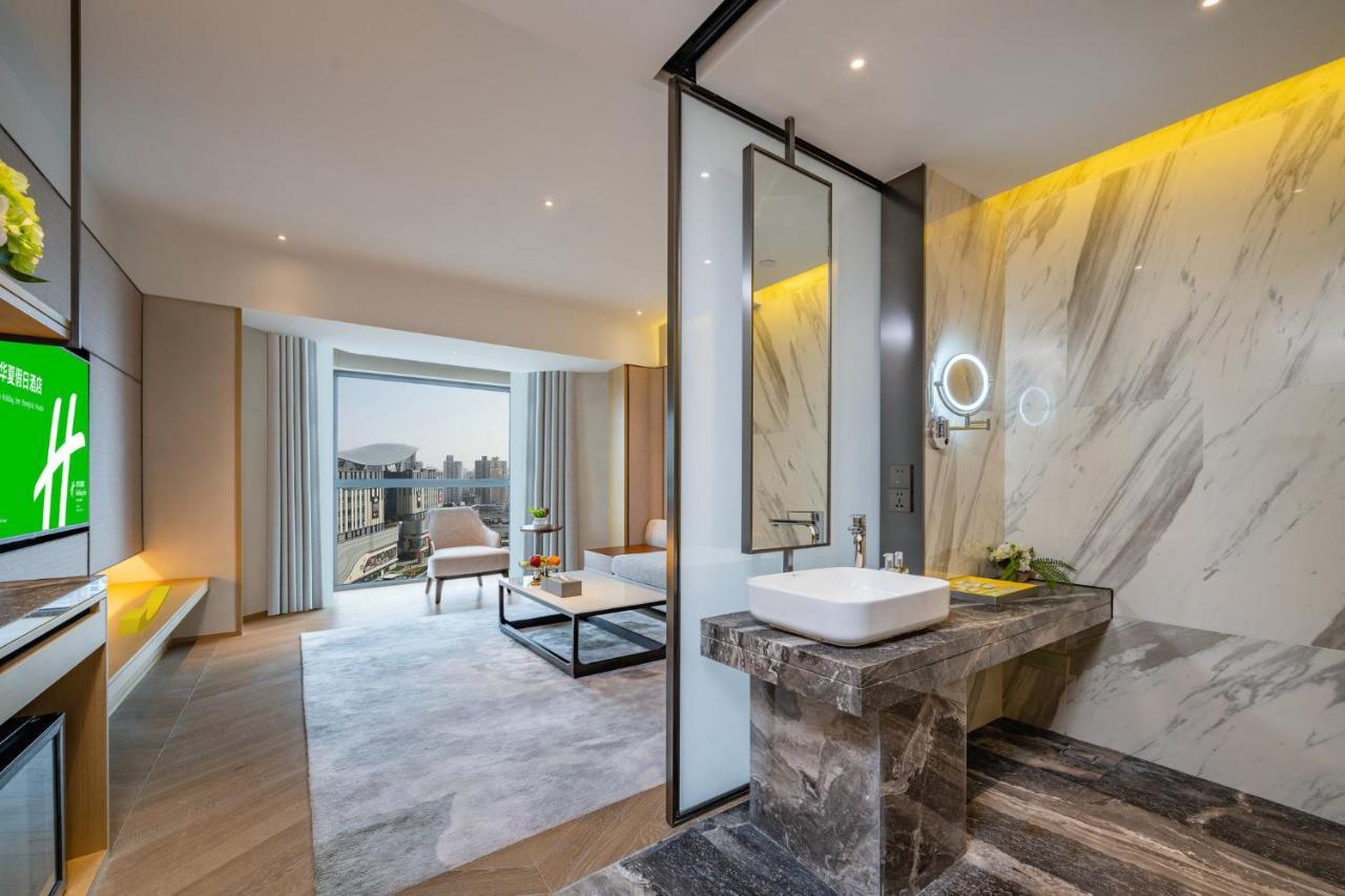 Huaxia By Ihg - Overlooking Scenery At Sky View Restaurant 4* Shanghai