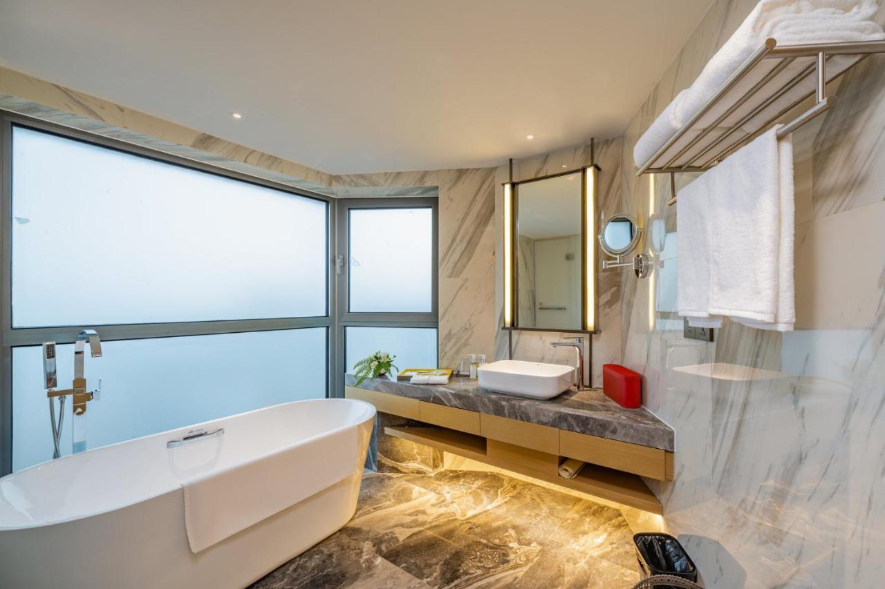 Hotel Huaxia By Ihg - Overlooking Scenery At Sky View Restaurant Shanghai