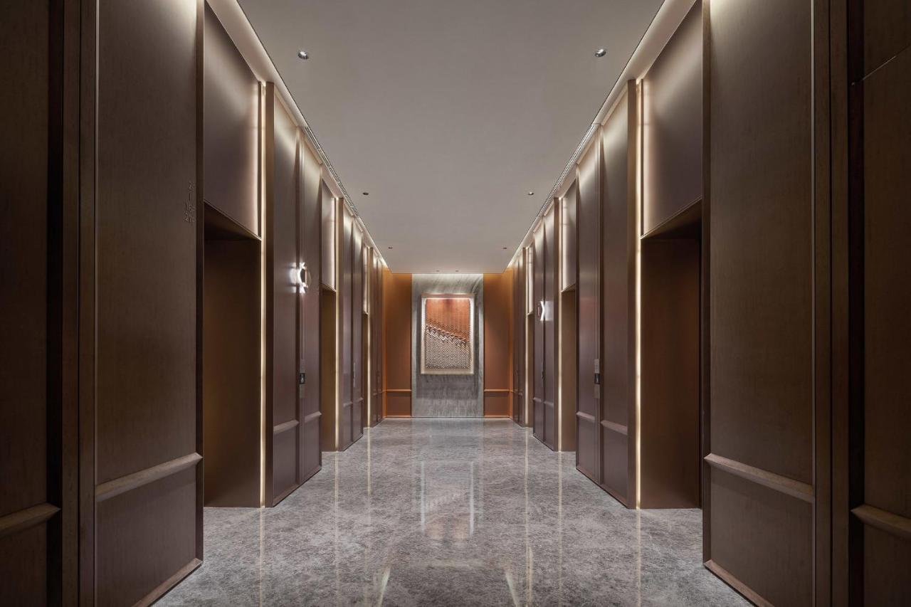Huaxia By Ihg - Overlooking Scenery At Sky View Restaurant 4* Shanghai