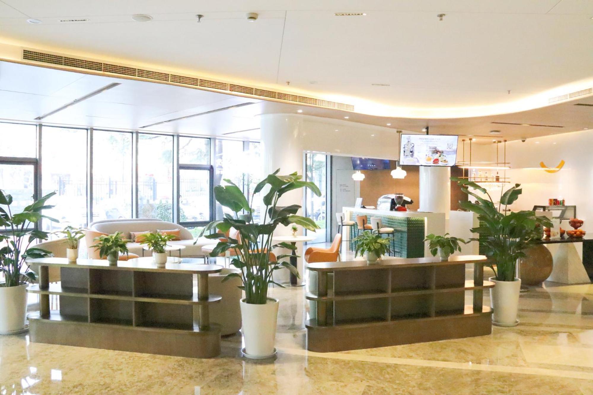 Huaxia By Ihg - Overlooking Scenery At Sky View Restaurant Hotel 4*