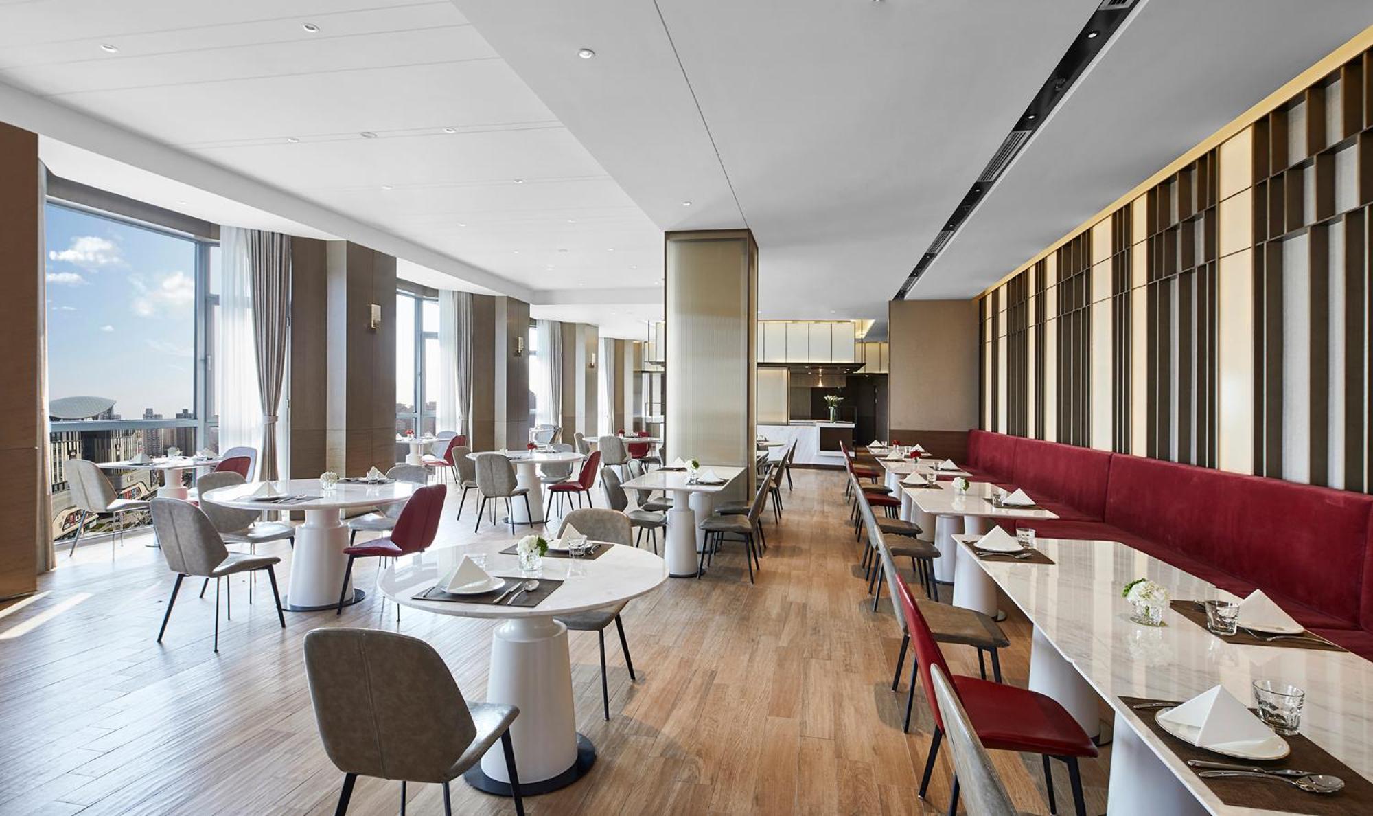 Huaxia By Ihg - Overlooking Scenery At Sky View Restaurant Hotel 4*