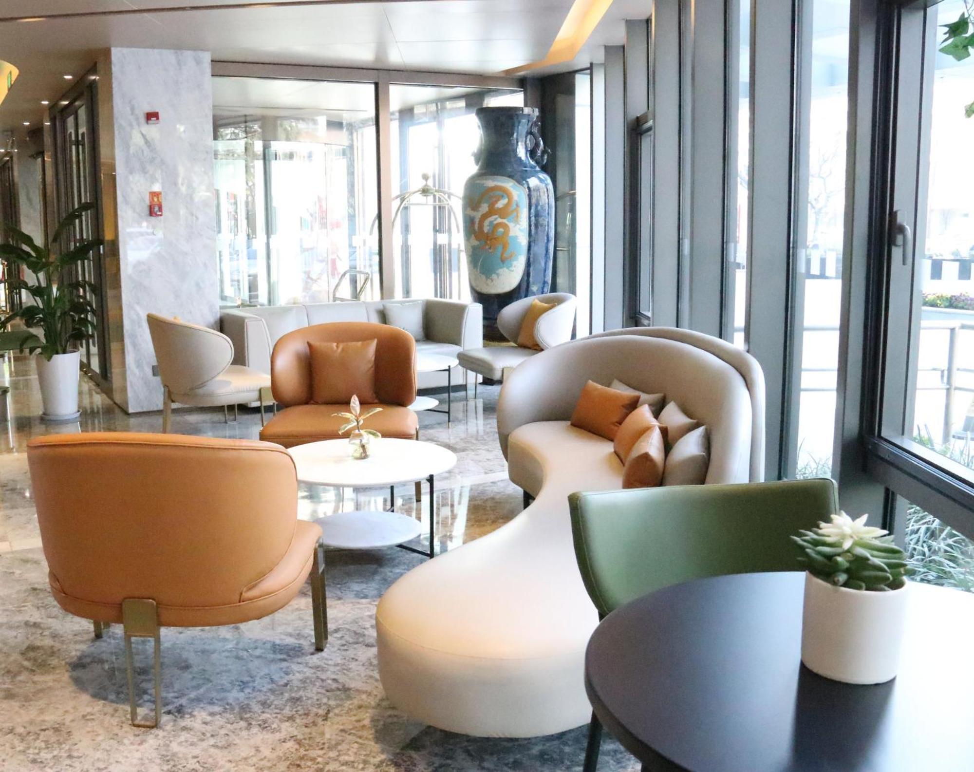 Huaxia By Ihg - Overlooking Scenery At Sky View Restaurant Hotel Shanghai