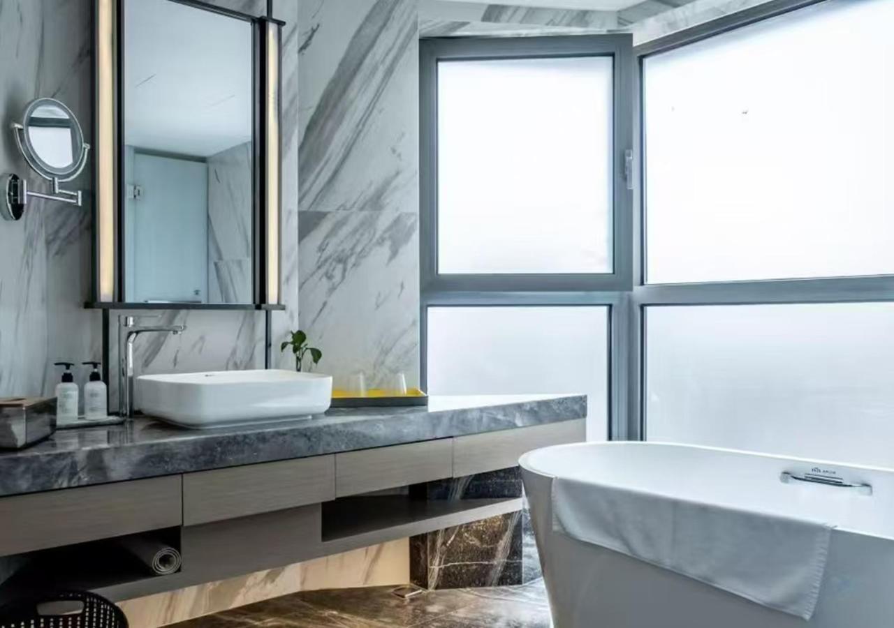 Huaxia By Ihg - Overlooking Scenery At Sky View Restaurant Hotel Shanghai