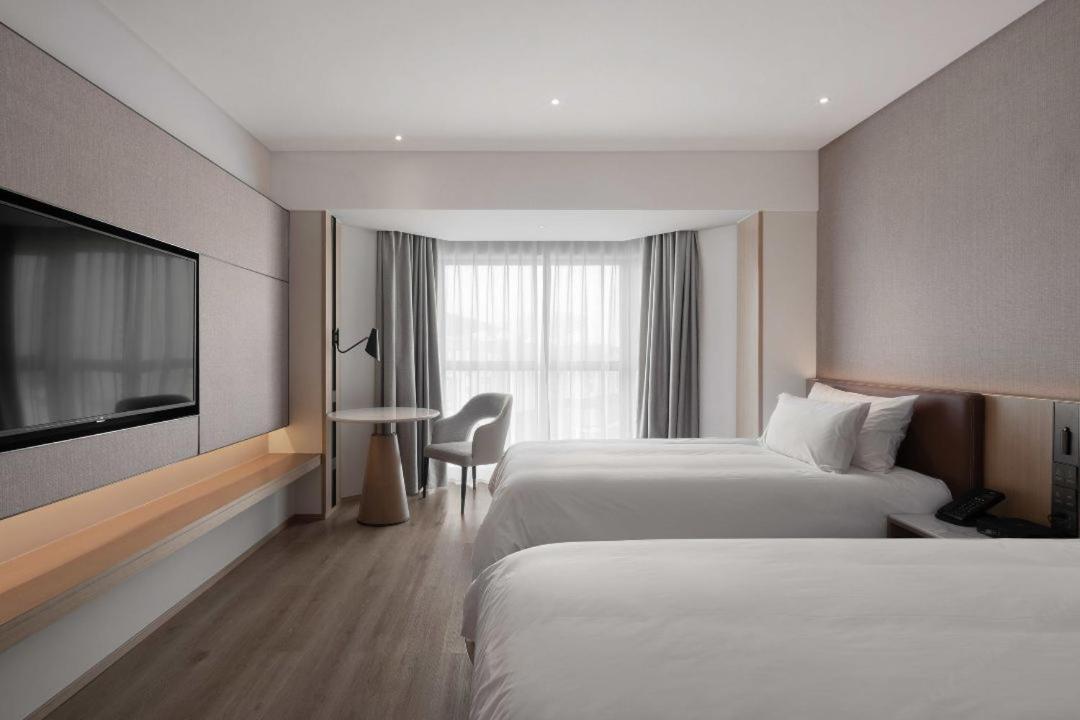 Huaxia By Ihg - Overlooking Scenery At Sky View Restaurant 4*