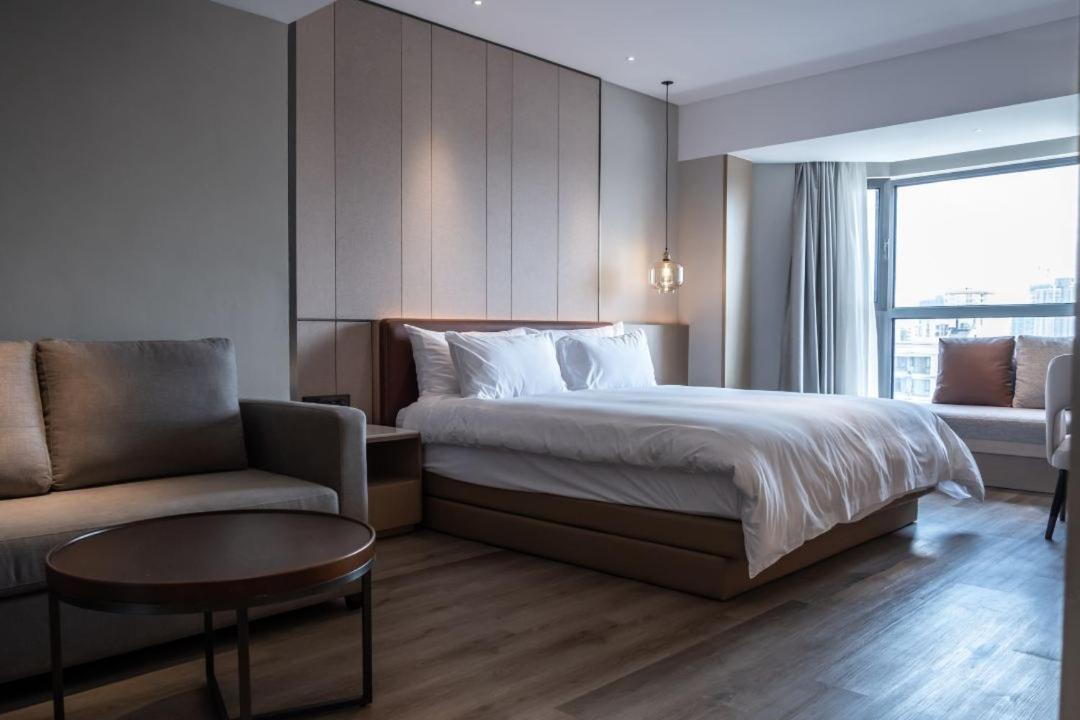 Huaxia By Ihg - Overlooking Scenery At Sky View Restaurant 4* Shanghai