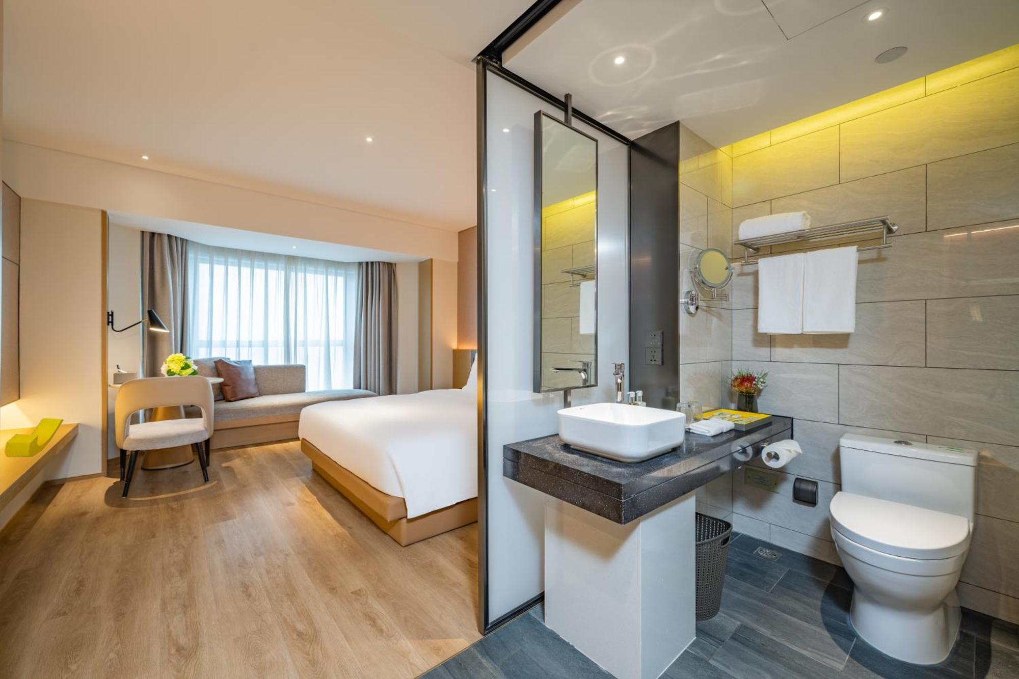 Huaxia By Ihg - Overlooking Scenery At Sky View Restaurant