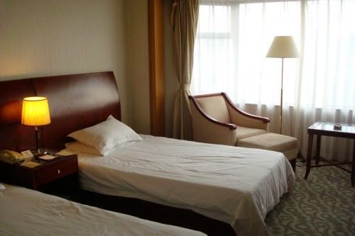 Huaxia By Ihg - Overlooking Scenery At Sky View Restaurant 4* Shanghai